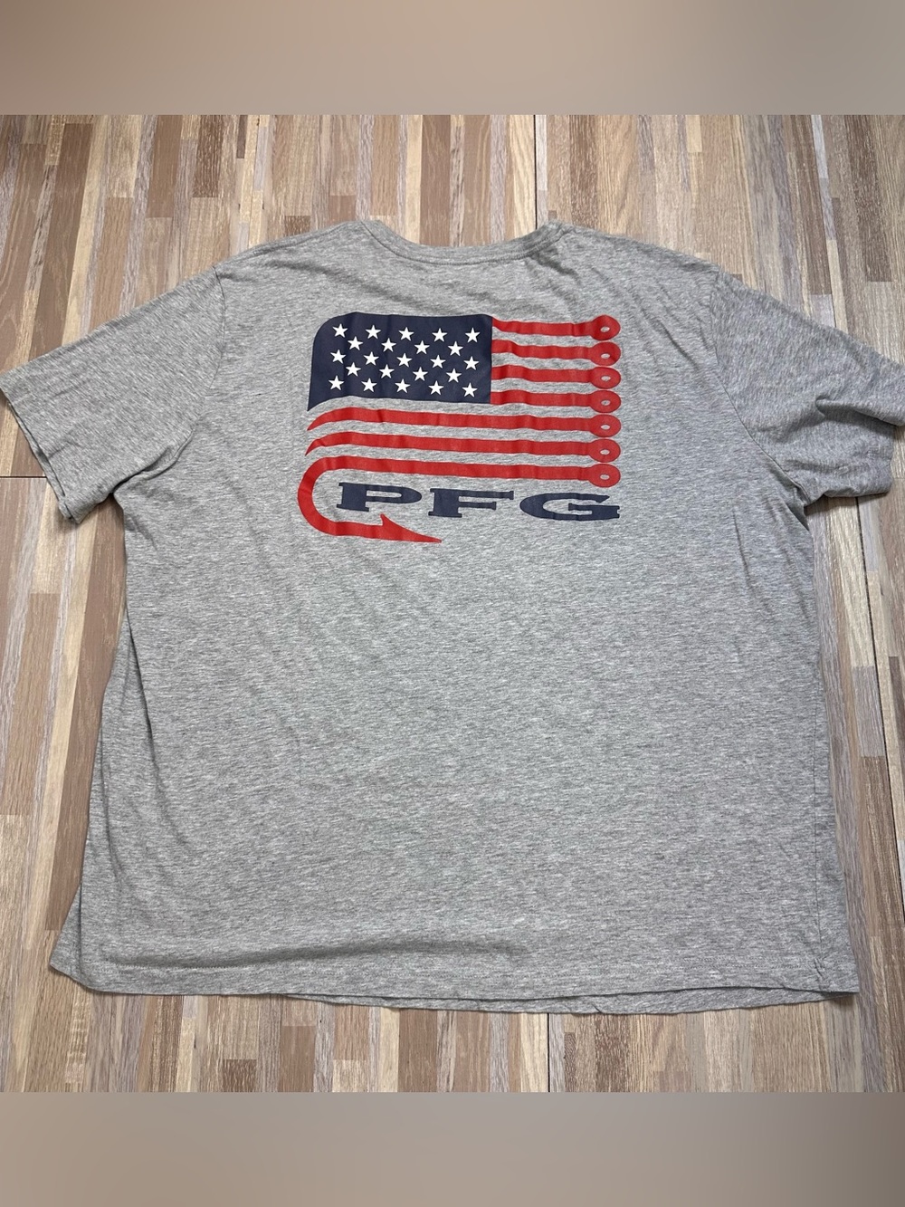 Columbia Gray Short-Sleeve Tee with Red & Blue Flag Graphic Men’s XXL